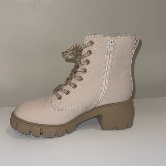 Women's Combat Boots - Picture 4 of 5